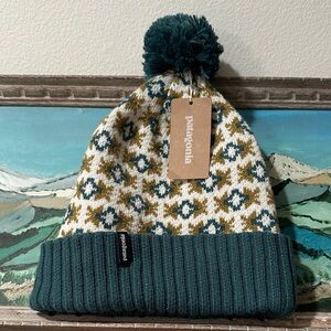 NWT Patagonia Teal and Cream Patterned Beanie